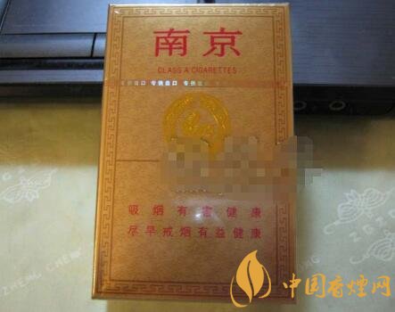 一个人看窗外烟火的文案